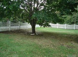 253 S Country Rd, Brookhaven, NY 11719