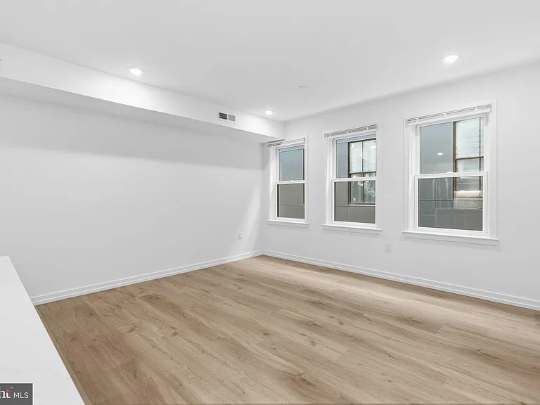 208 Vine St #3E — Photo 9