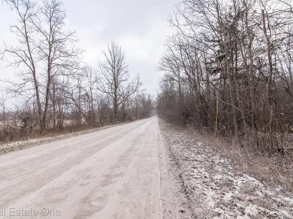 9061 N Spencer Rd, Whitmore Lake, MI 48189