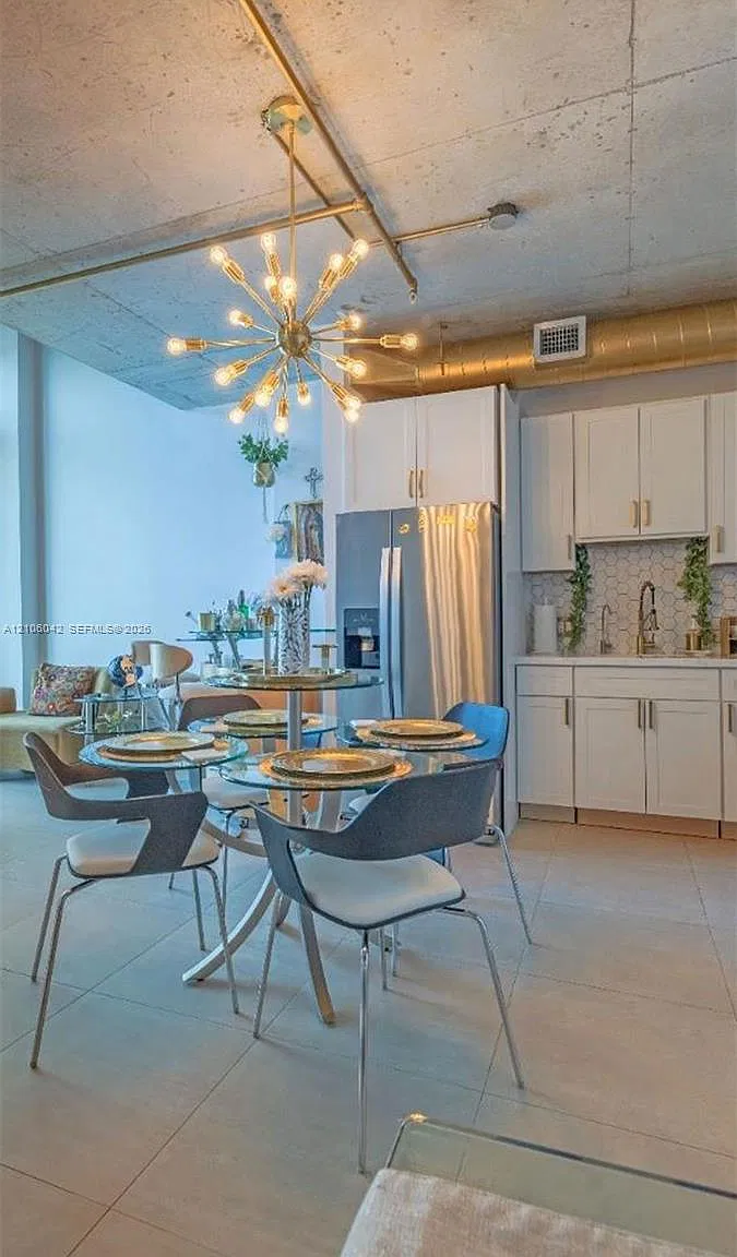 Neo Vertika Condo — Photo 3