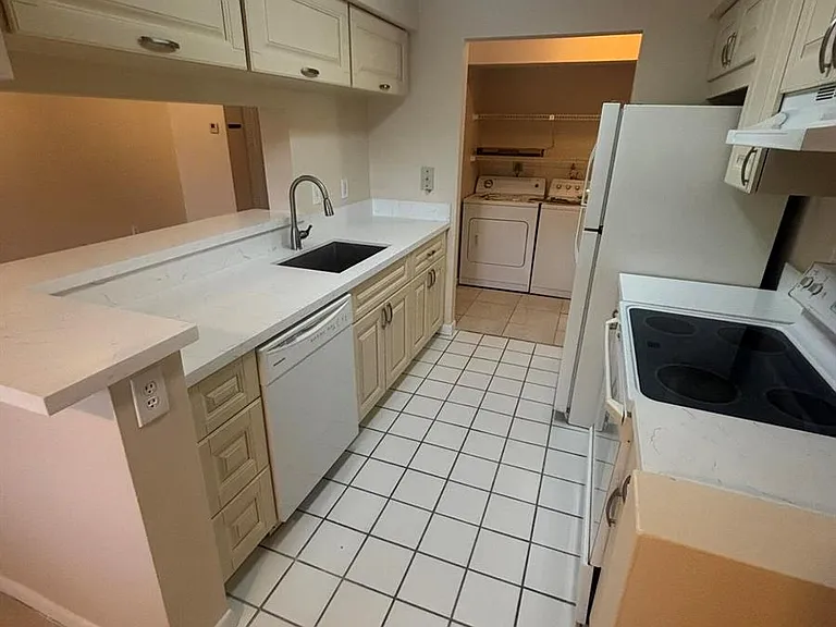 9833 Westview Dr #822 — Photo 2
