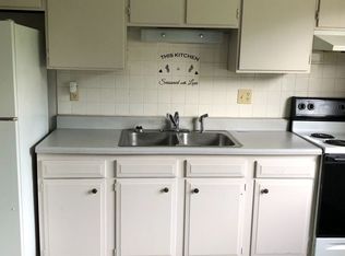 23121 Lake Dr APT C1, Elsah, IL 62028