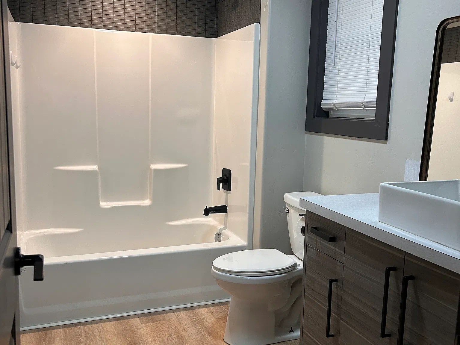2 bed, 900 sqft, $1,800 — Photo 4