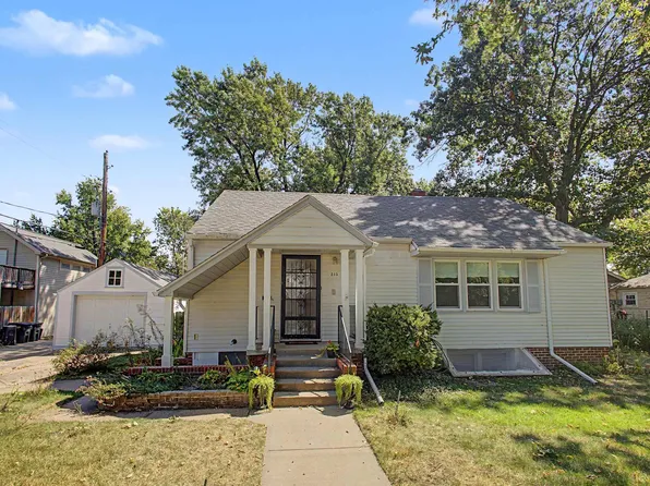 215 S 8th St, Manhattan, KS 66502