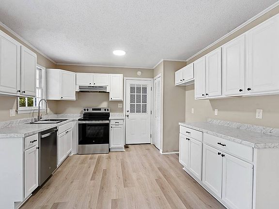 5th image of 112 Anderson Dr