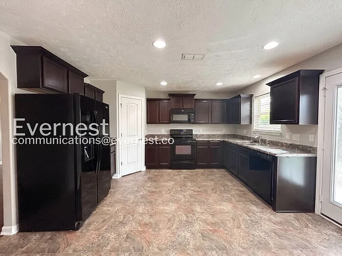 5247 Seward Crossing Blvd — Photo 4