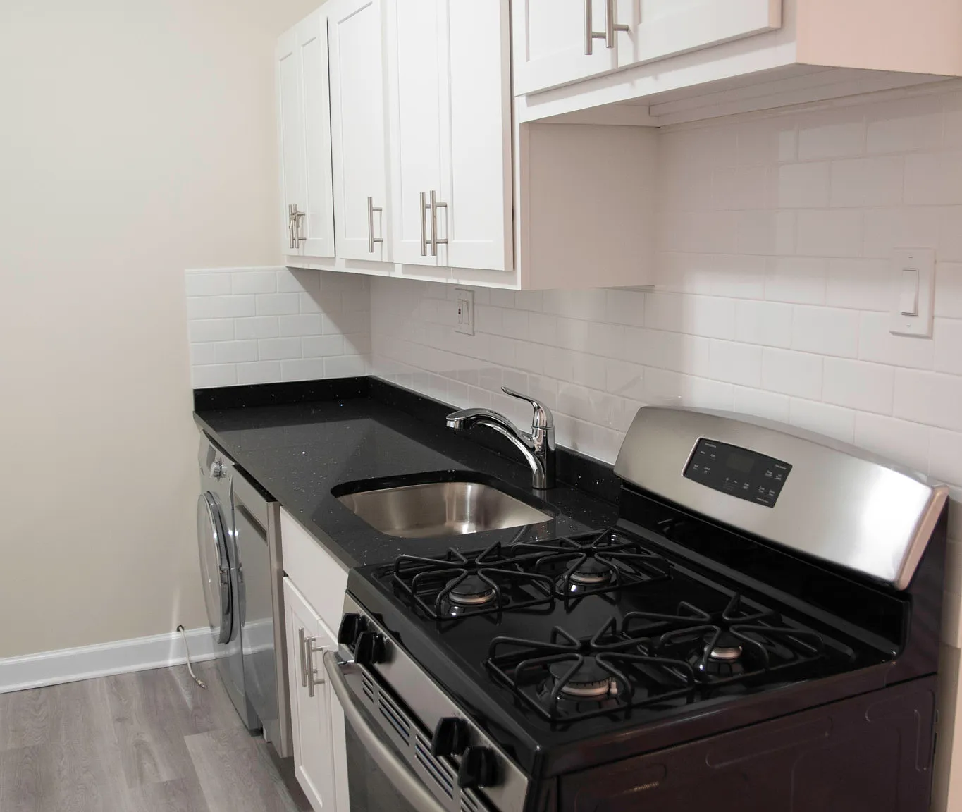 1 bed, 700 sqft, $2,395 — Photo 1