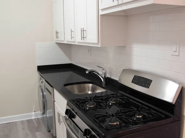 646 W Roscoe St, Chicago, IL