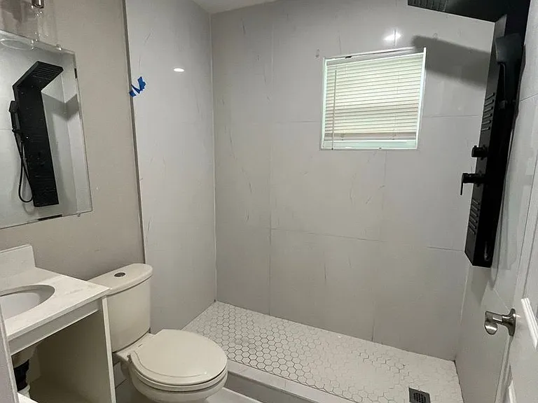 2726 Miami Ter #B — Photo 18
