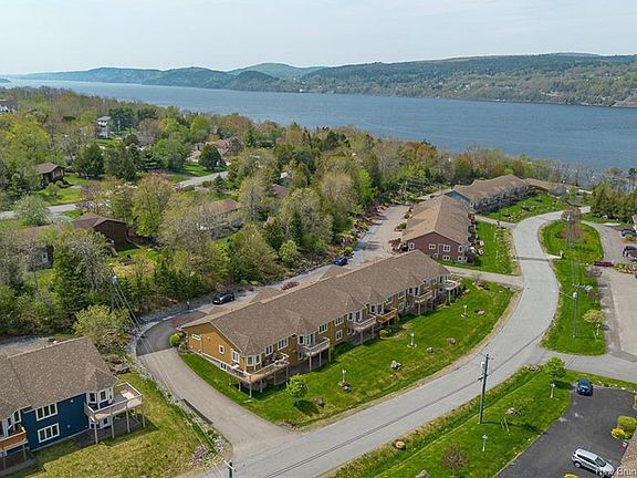 4th image of 38 Merritt Hill Rd