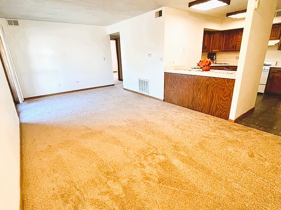 4th image of 884 N Prairie Ave