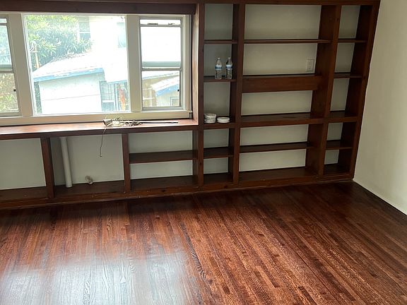 2nd image of 120 W Avenue 43 #122-1/2