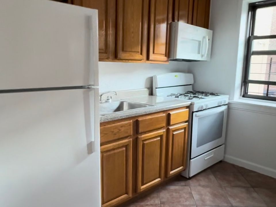 2nd image of 21-14 21st Ave #1
