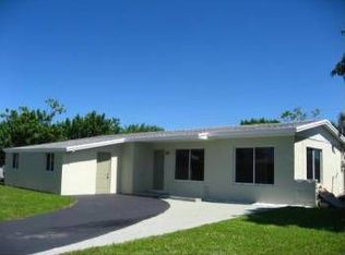 3460 NW 27th St, Lauderdale Lakes, FL 33311