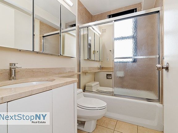 4th image of 250 E 40th St APT 15A