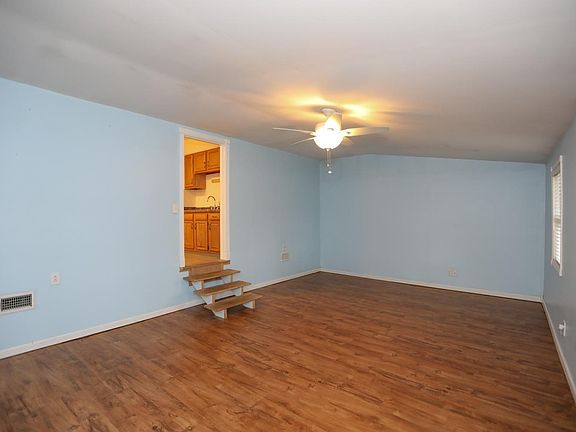 4th image of 1170 Saint Clair Ave