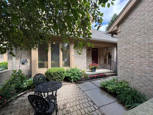 1213 Autumn Dr #108, Troy, MI 48098