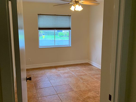 5th image of 310 NW 207th Way