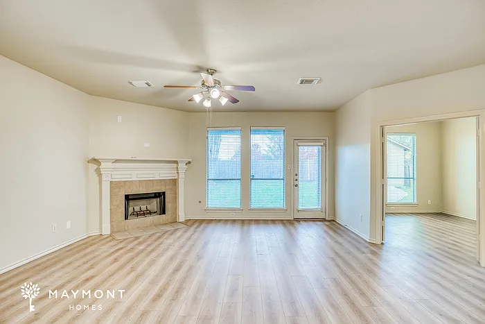 4 bed, 3.5 bath, 2596 sqft, $2,245 — Photo 4