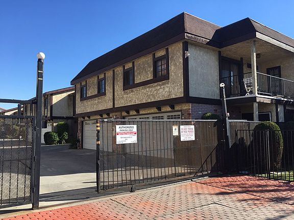 2nd image of 13400 Doty Ave APT 6