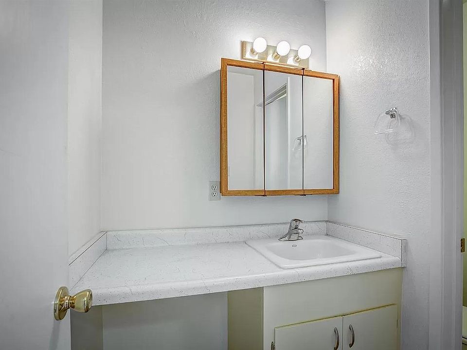 1st image of 114 Oak St #114