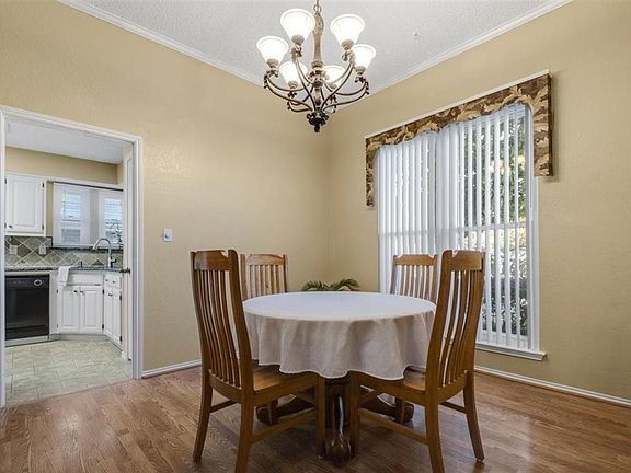 5th image of 2424 Kingsridge Dr