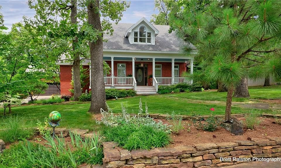 1st image of 2044 W Archer Dr