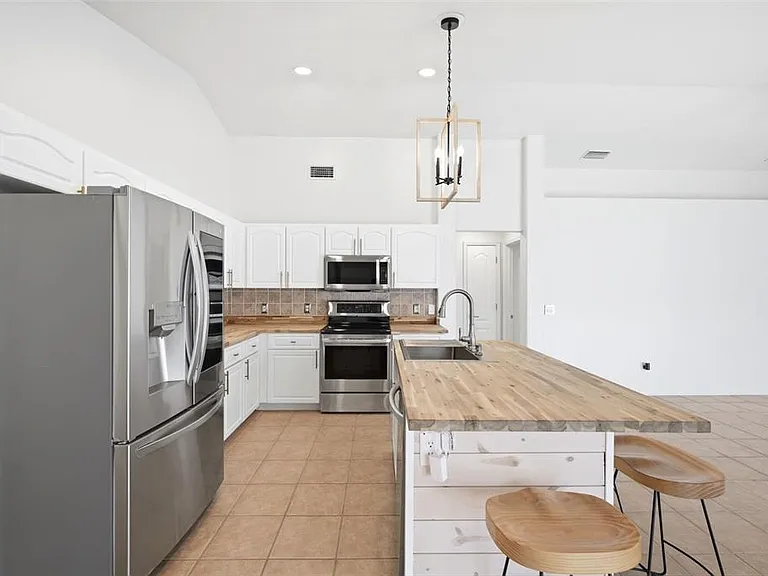 2210 Towering Oaks Cir — Photo 17