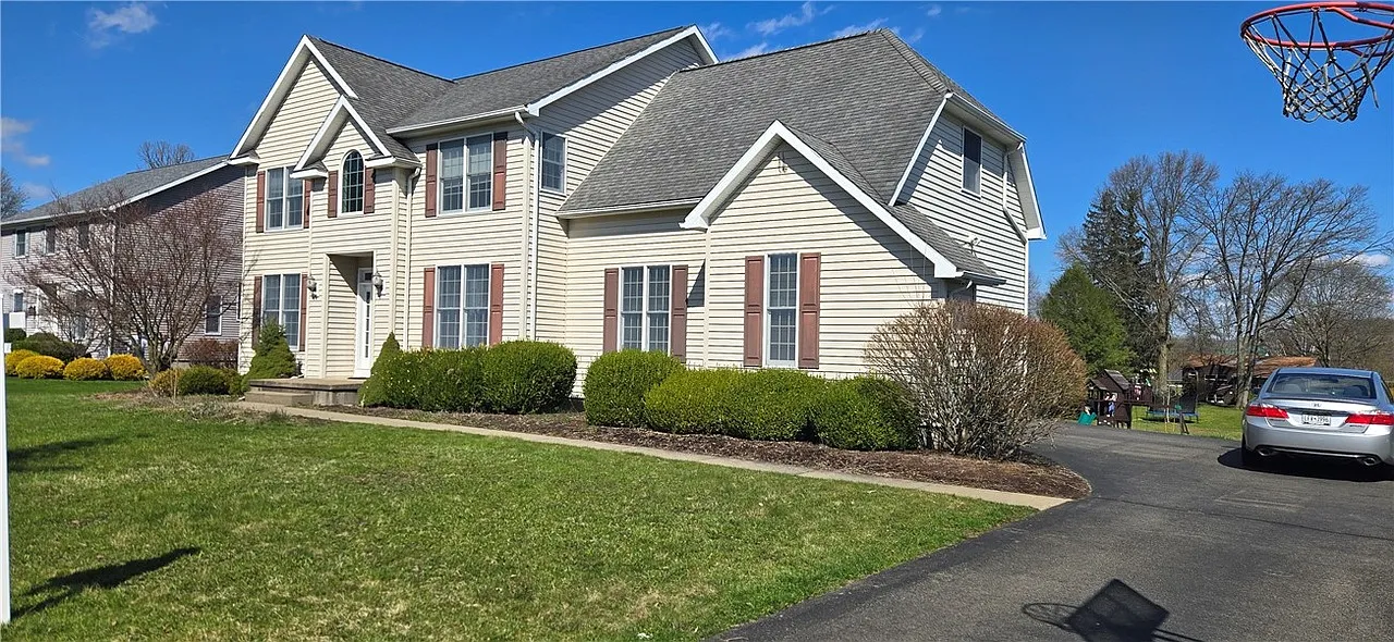 4 bed, 3400 sqft, $3,295 — Photo 2
