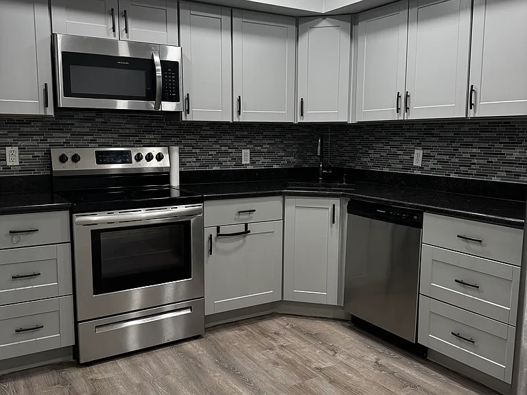 B14 Avon Dr #B14 — Photo 4