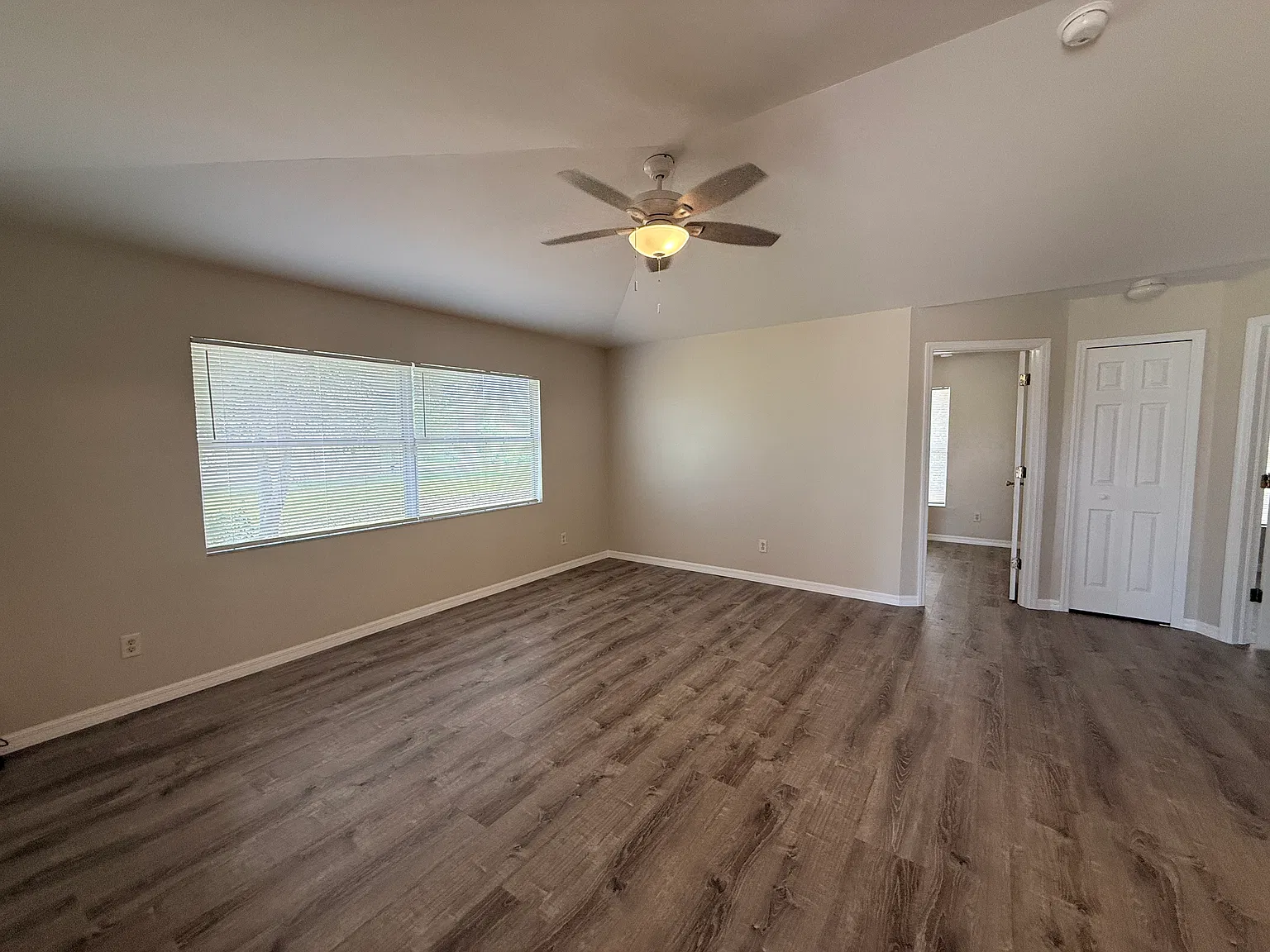 2508 Martin Ave — Photo 4
