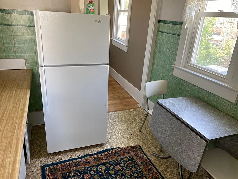 712 Poplar St #4 — Photo 6