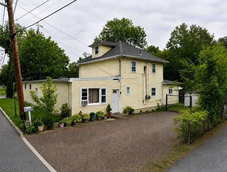 1 bed, 1.0 bath, $1,800 — Photo 1