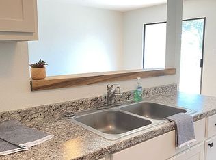 422 Glen Mdws, Eagle Lake, TX 77434