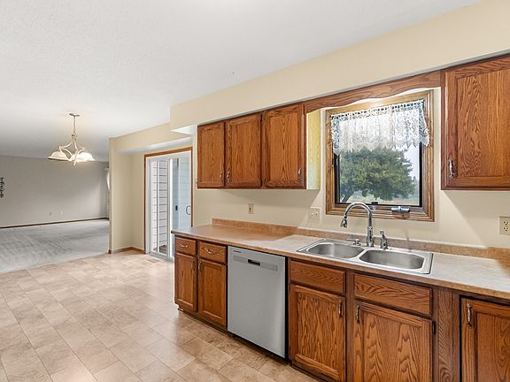 3rd image of 8111 Northview Dr