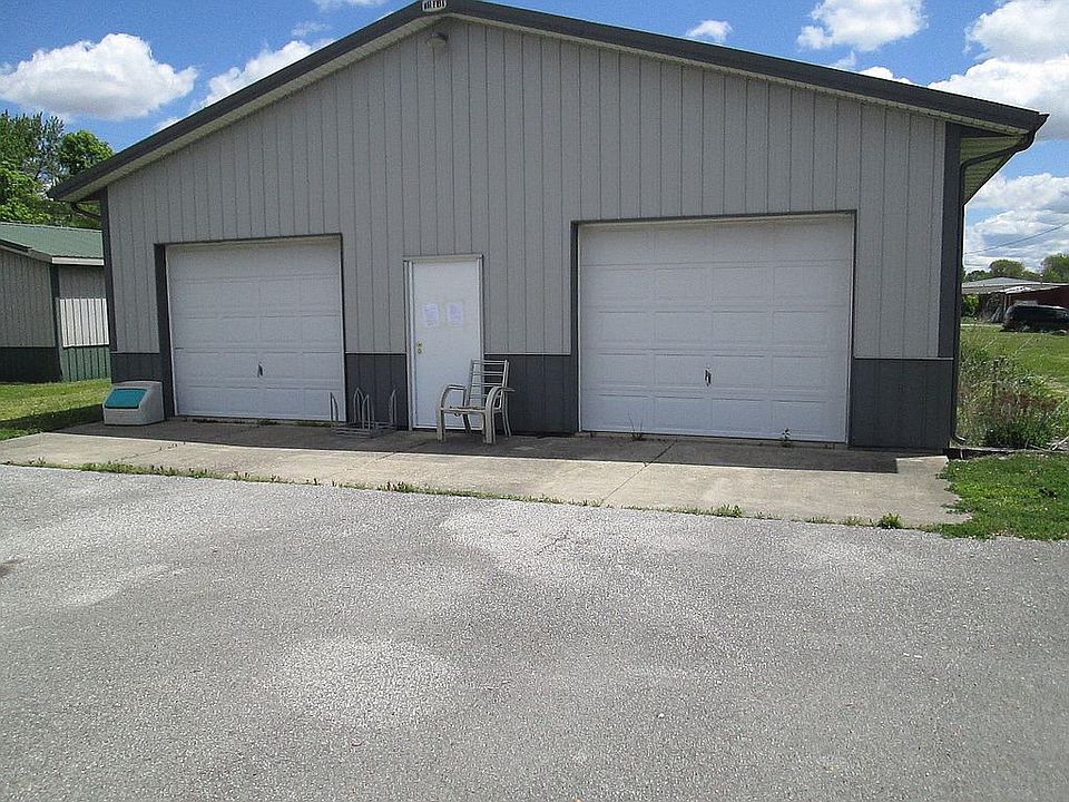 1st image of 204 E Railroad St