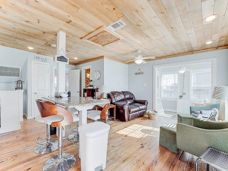 4211 Surf Dr — Photo 16