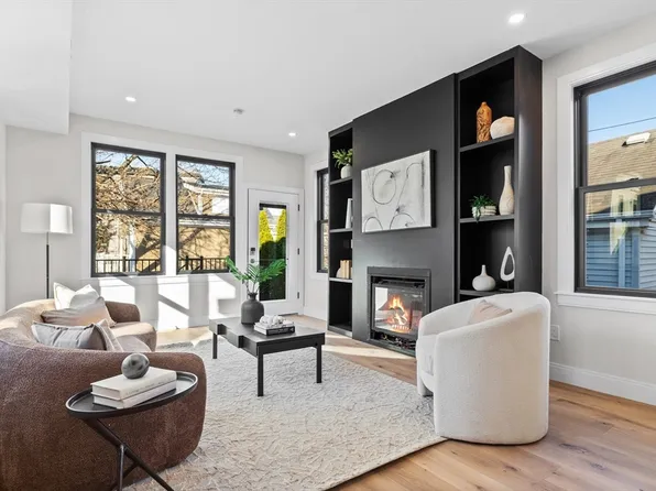 105 Beacon St #2, Somerville, MA 02143