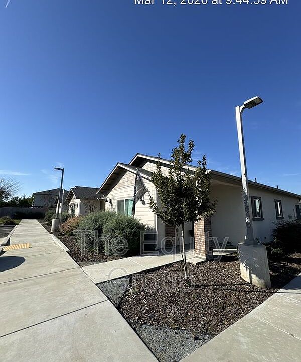 1st image of 518 S Summit St #102