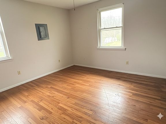 5th image of 1011 Massengill St