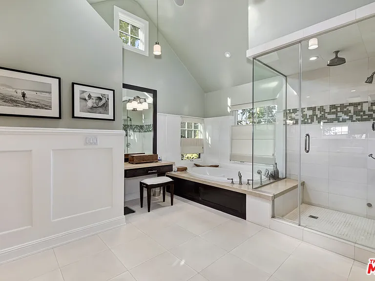 2855 Club Dr — Photo 29
