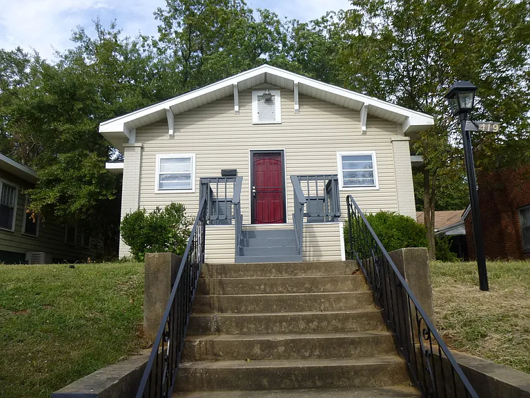 419 19th St S — Photo 2