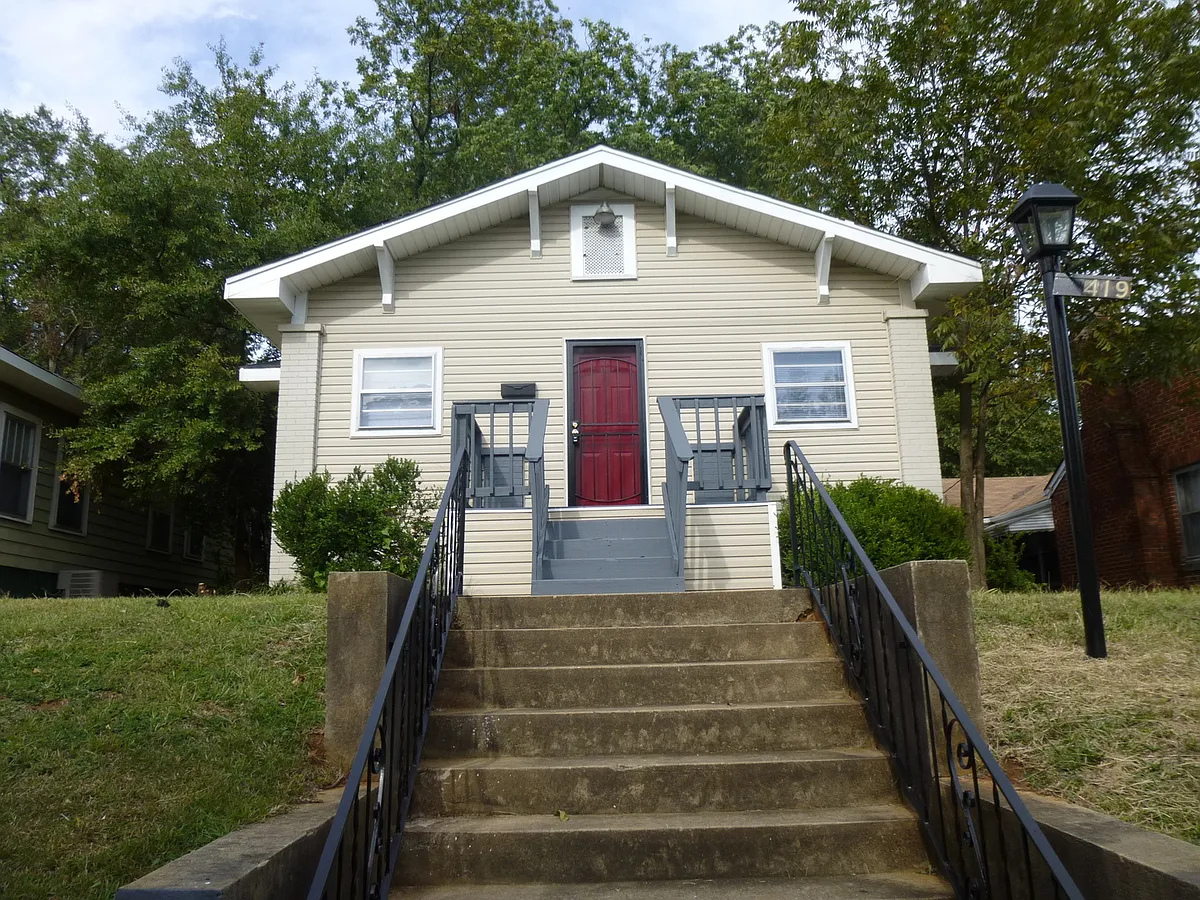 Building Photo - 419 19th St S