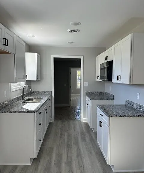 305 Leonford St — Photo 8