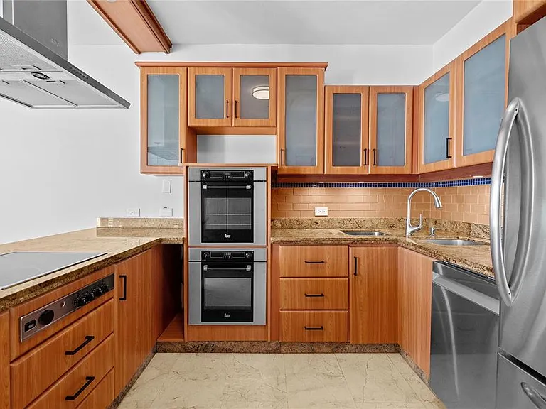 J9 Calle Natalia — Photo 9