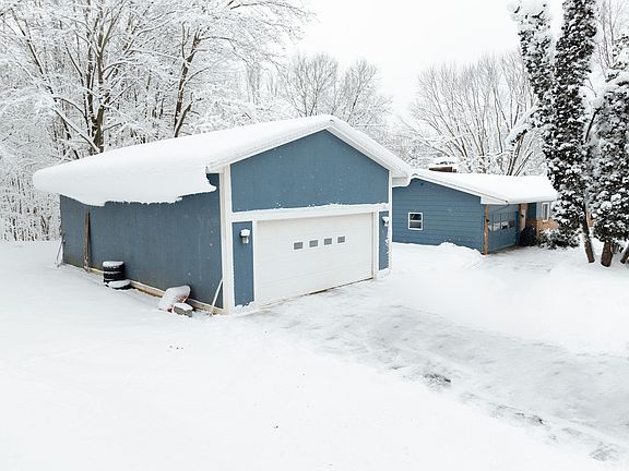 3rd image of 1871 Grand River Dr NE