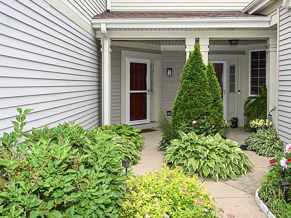 2nd image of 574 E Thornhill Ln