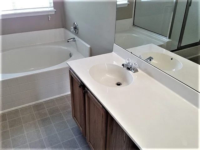 8021 Old London Rd — Photo 10