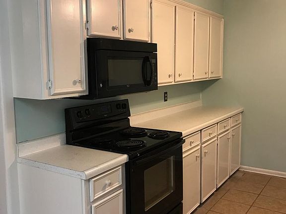 Kitchen stove & counters