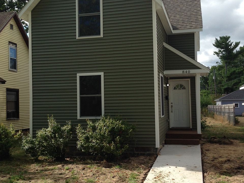 1st image of 840 E Eighth St